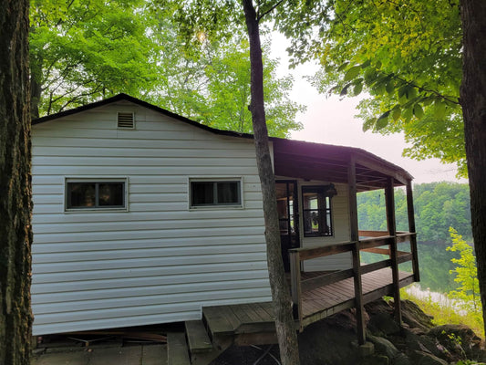 Cliffhanger Cottage on Cranberry Lake